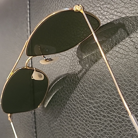 Ray-Ban aviator sunglasses dark lense - Picture 2 of 3